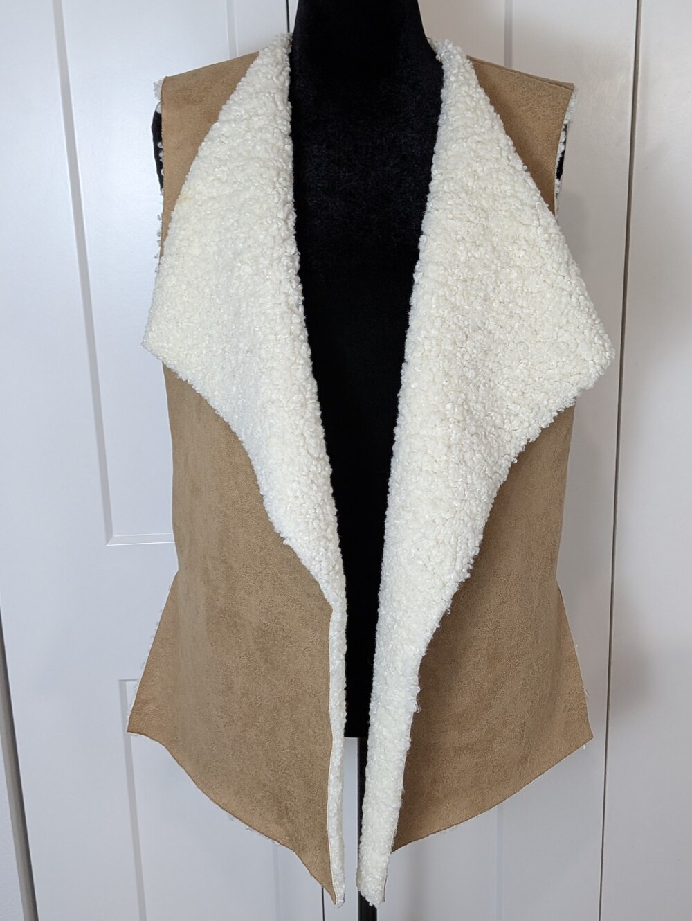 Ruby Rd. Women Medium beige Faux leather faux Fur vest Suede Fall Cozy boho EUC